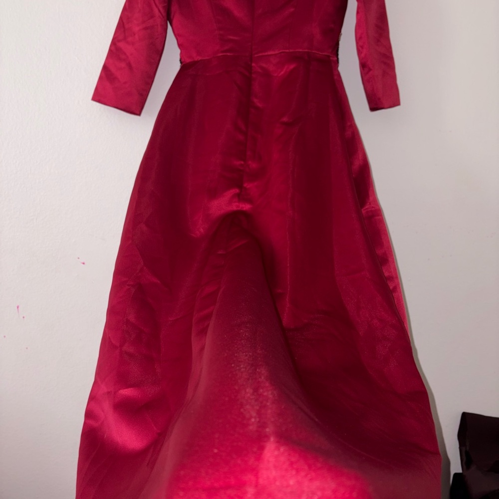 Red Satin Long-Sleeve Evening Dress with Appliqué Detail - Picture 13 of 15